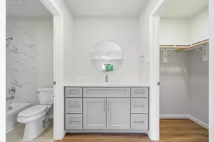 10211 Sugar Branch Dr, Houston, TX 77036 - Photo 5