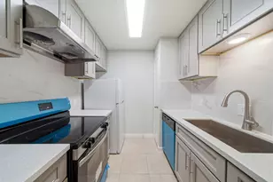 10211 Sugar Branch Dr, Houston, TX 77036 - Photo 3