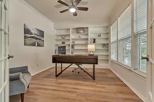 10 E Sterling Pond Cir, The Woodlands, TX 77382 - Photo 7