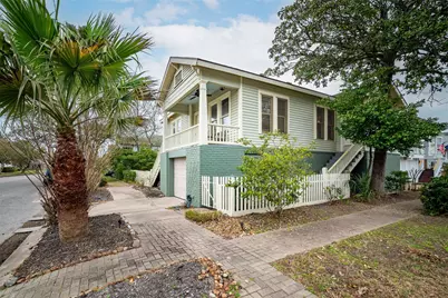 1301 17th Street, Galveston, TX 77550 - Photo 1
