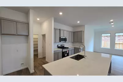 2910 Seahorse Manor Drive, League City, TX 77573 - Photo 9