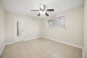 11834 S Fairhollow Ln, Houston, TX 77043 - Photo 9