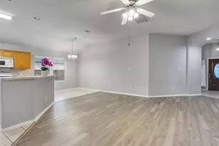 218 Silverbrook Ln, Dickinson, TX 77539 - Photo 11