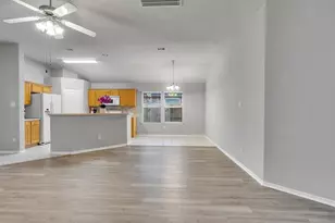 218 Silverbrook Ln, Dickinson, TX 77539 - Photo 7