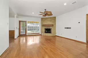 10 Brewster St, Conroe, TX 77301 - Photo 5