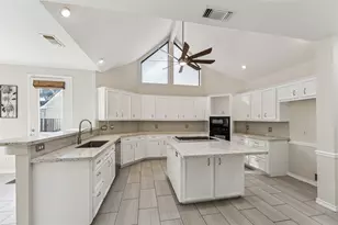 2102 N Fountain Valley Dr, Missouri City, TX 77459 - Photo 11