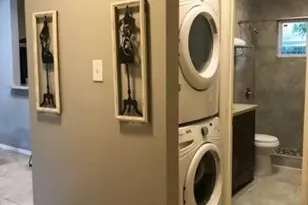 9775 Pine Lake Dr, Houston, TX 77055 - Photo 11