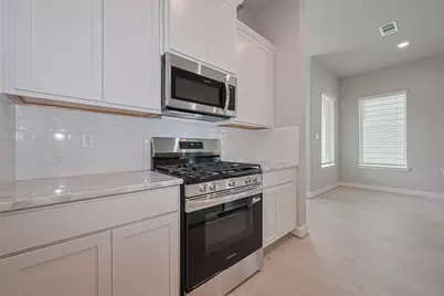 8917 Grovner Place, Houston, TX 77055 - Photo 9