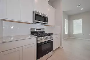 8917 Grovner Pl, Houston, TX 77055 - Photo 9