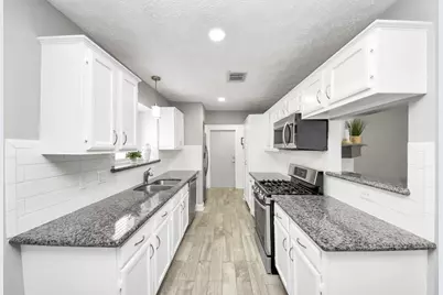 1113 Maple Creek Drive, La Porte, TX 77571 - Photo 13