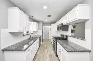 1113 Maple Creek Dr, La Porte, TX 77571 - Photo 13