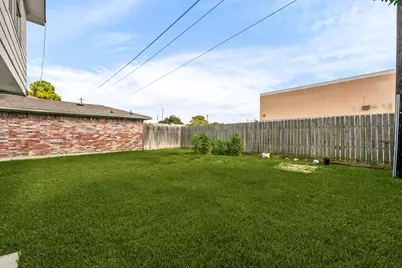 11715 Evesborough Drive, Houston, TX 77099 - Photo 17
