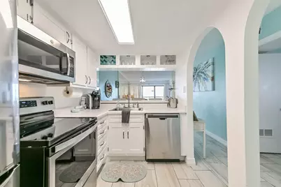 7310 Seawall Boulevard #404, Galveston, TX 77551 - Photo 9