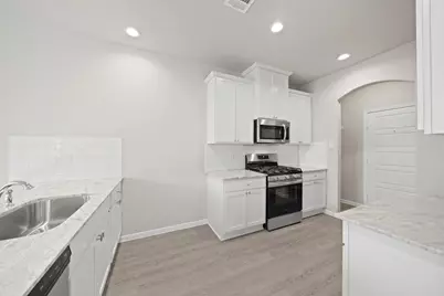 831 Red Oakland Drive, Houston, TX 77090 - Photo 5
