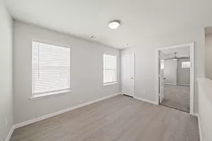 831 Red Oakland Dr, Houston, TX 77090 - Photo 9