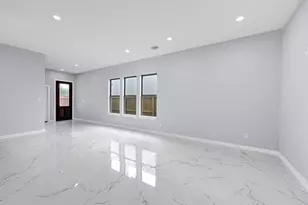 90 Burres St, Houston, TX 77022 - Photo 13