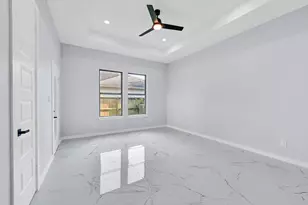 90 Burres St, Houston, TX 77022 - Photo 17