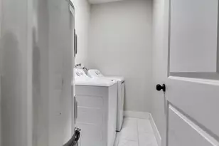 819 E 40th St, Houston, TX 77022 - Photo 33