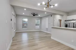 819 E 40th St, Houston, TX 77022 - Photo 21