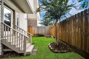1617 W 23rd St, Houston, TX 77008 - Photo 3