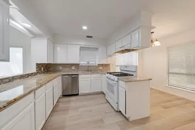 42 N Timber Top Drive, The Woodlands, TX 77380 - Photo 3