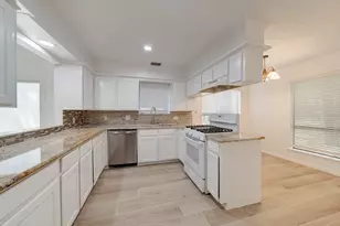 42 N Timber Top Dr, The Woodlands, TX 77380 - Photo 3