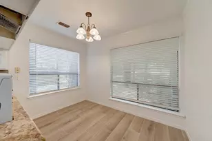 42 N Timber Top Dr, The Woodlands, TX 77380 - Photo 5