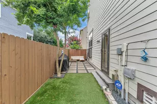 1604 W 24th St, Houston, TX 77008 - Photo 3