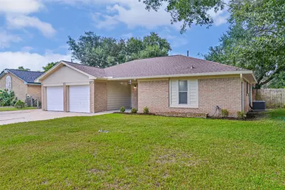 117 Dallas Street, Angleton, TX 77515 - Photo 1