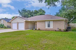 117 Dallas St, Angleton, TX 77515 - Photo 1