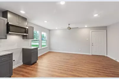 8120 Laura Koppe Rd #B, Houston, TX 77028 - Photo 7