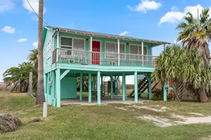 575 Beach Front Dr, Matagorda, TX 77457 - Photo 3