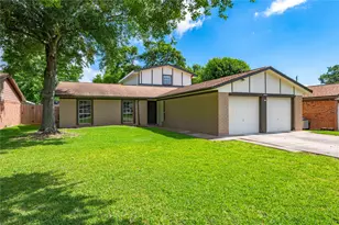 2402 21st Ave N, Texas City, TX 77590 - Photo 1