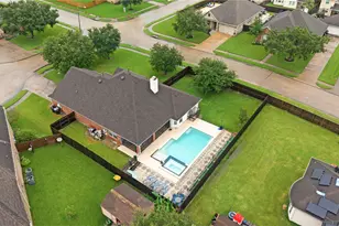 2054 Lepper St, Alvin, TX 77511 - Photo 3