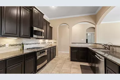 2710 Secret Falls Court, Pearland, TX 77089 - Photo 9