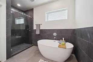 6340 Paddington Bnd Dr, Houston, TX 77008 - Photo 15