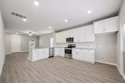 320 S Texas St, Texas City, TX 77591 - Photo 5