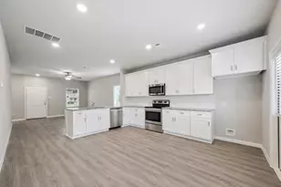 320 S Texas St, Texas City, TX 77591 - Photo 5