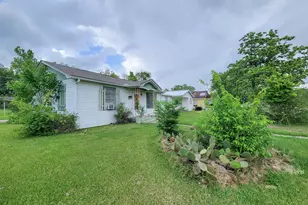 409 N Parrish St, Angleton, TX 77515 - Photo 27