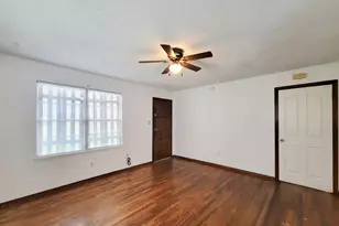409 N Parrish St, Angleton, TX 77515 - Photo 5