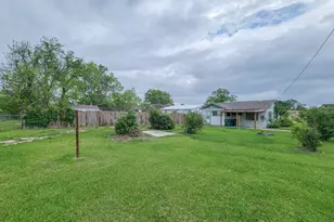 409 N Parrish St, Angleton, TX 77515 - Photo 25
