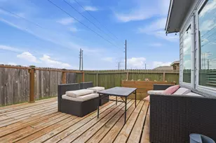 8002 Brooks Crossing Dr, Baytown, TX 77521 - Photo 23