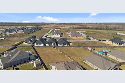 15035 Mission Avenue, Mont Belvieu, TX 77523 - Photo 3