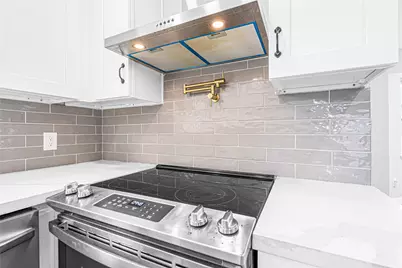 5718 Green Springs Drive, Houston, TX 77066 - Photo 15