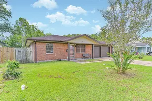 807 Temple Dr, Hitchcock, TX 77563 - Photo 1