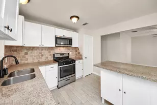 11915 Binghampton Dr, Houston, TX 77089 - Photo 13