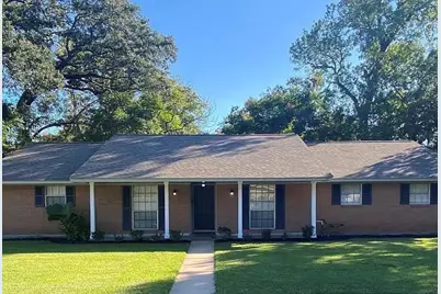 102 Mulberry Street, Lake Jackson, TX 77566 - Photo 1