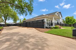 829 W 19th St, Houston, TX 77008 - Photo 1