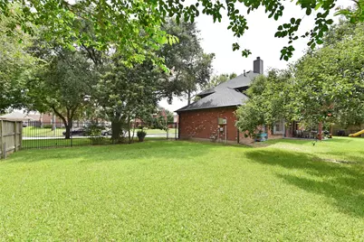 1110 Lake Estates Drive, Sugar Land, TX 77498 - Photo 39