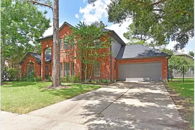 1110 Lake Estates Drive, Sugar Land, TX 77498 - Photo 3
